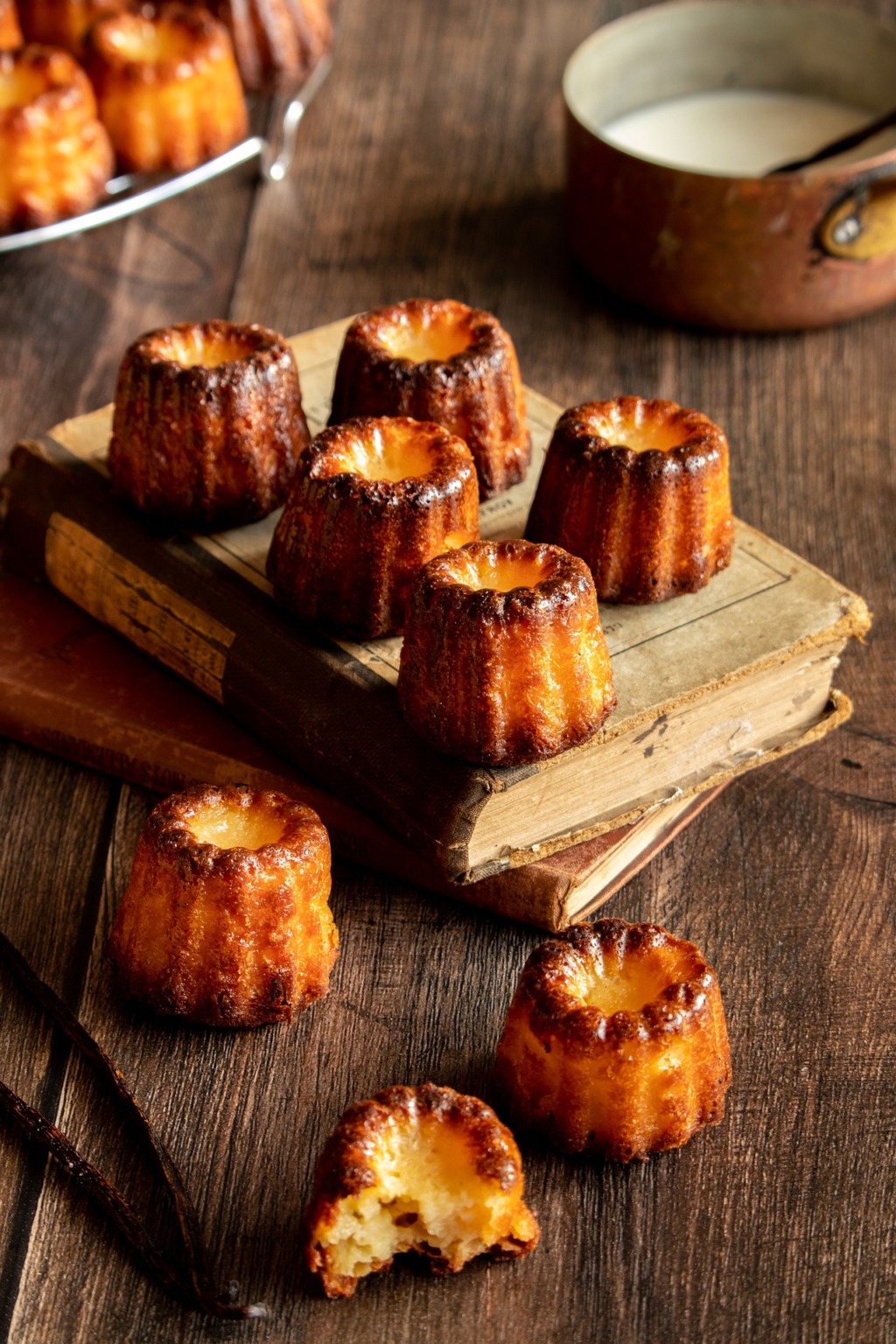 【フランス】伝統的な焼き菓子『カヌレ』とは?由来や魅力を解説