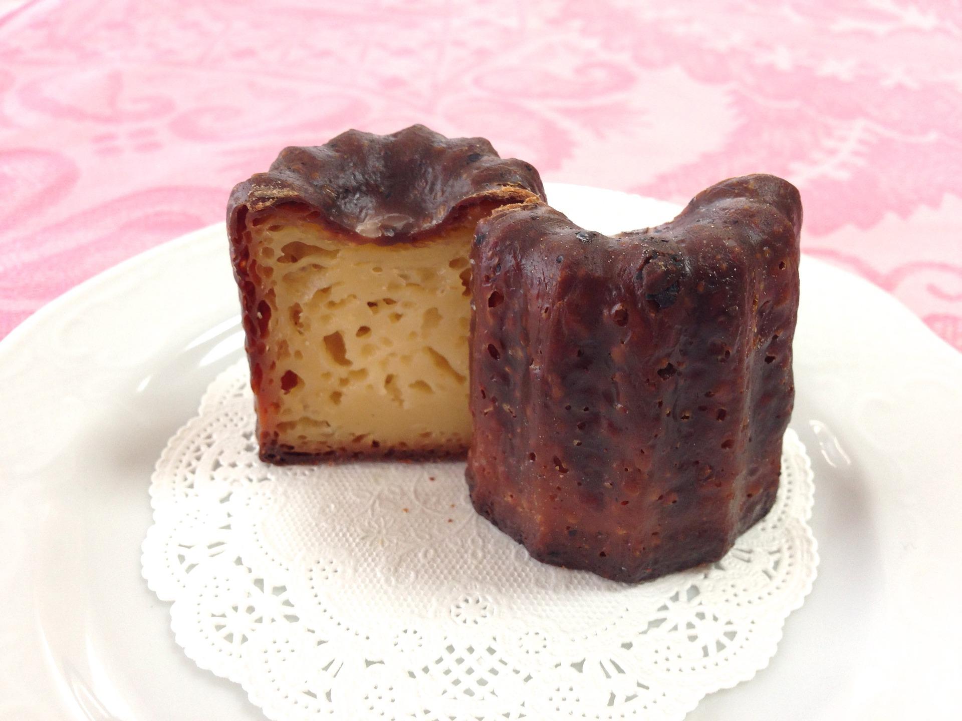 【フランス】伝統的な焼き菓子『カヌレ』とは?由来や魅力を解説
